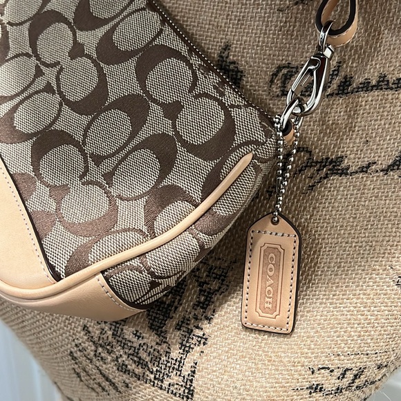 COACH Handbag and Bucket Cap bundle. Excellent Pre-Loved Condition. Authentic - Picture 5 of 16